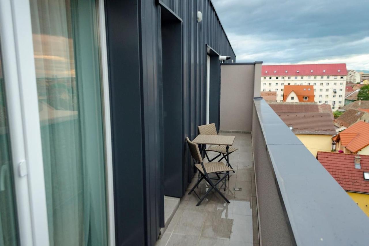 Paul'S Place. New Rooftop Apartment In Downtown Hermannstadt Exterior foto